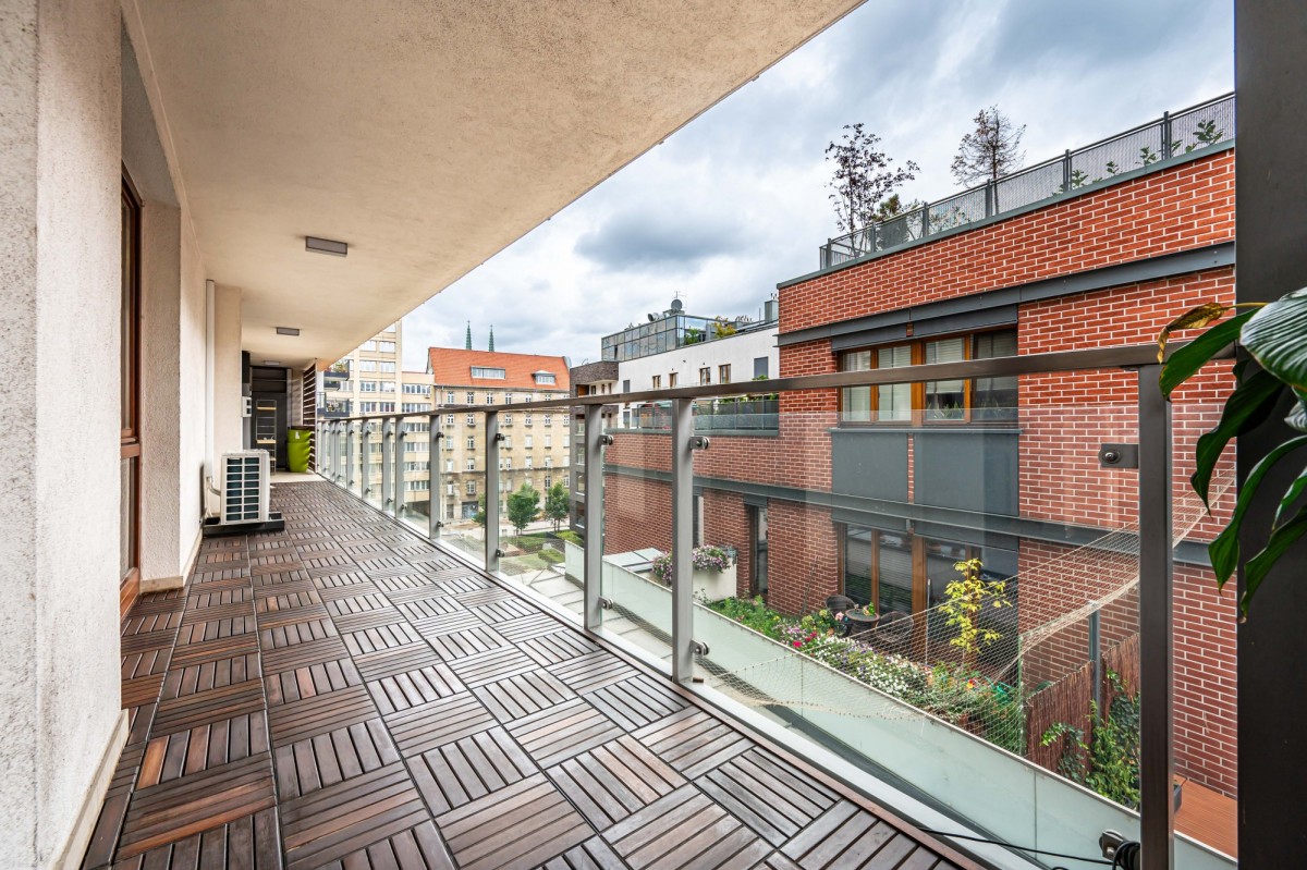 Warszawa · ul. Krowia — 25