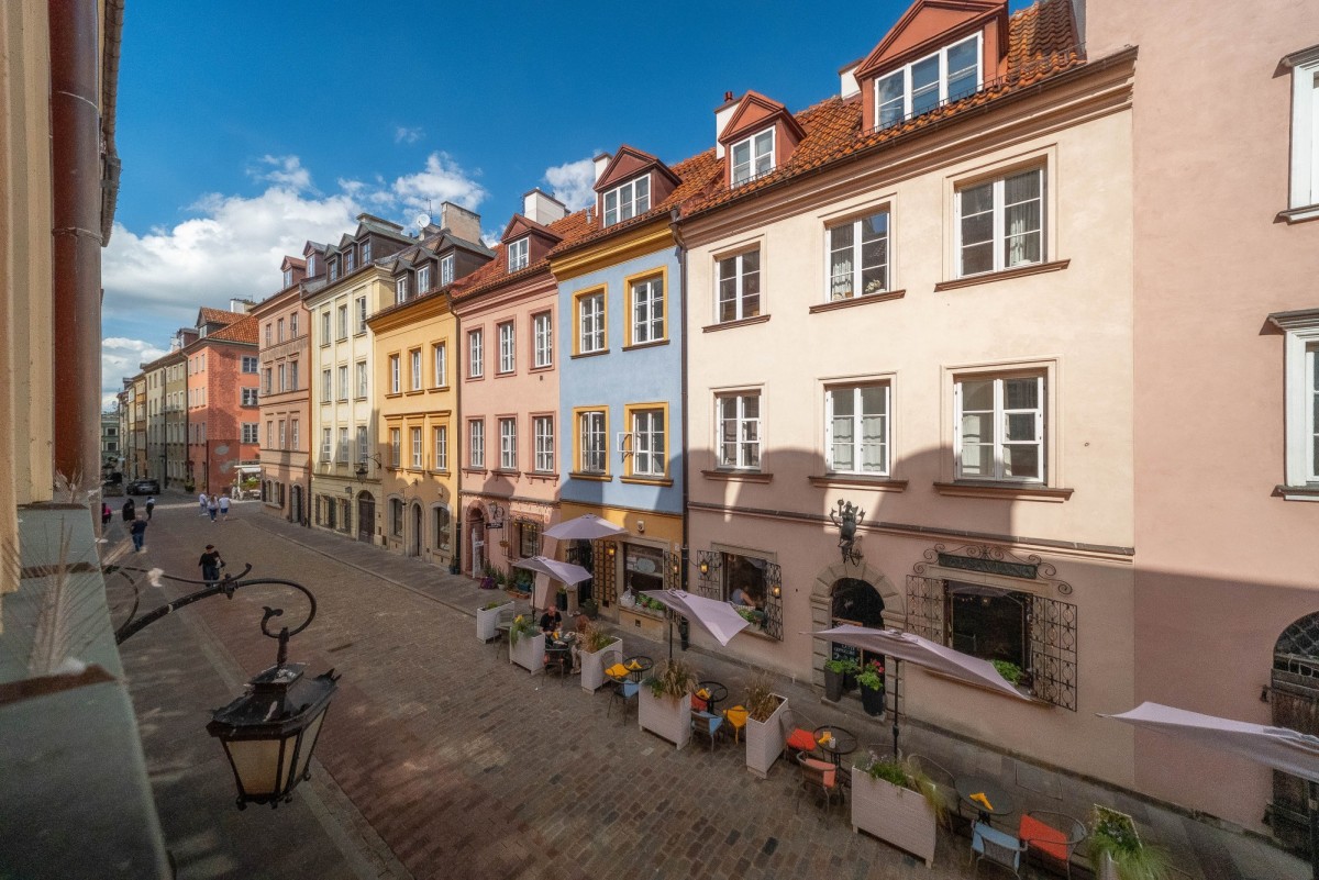 Warszawa · ul. Piwna — 12