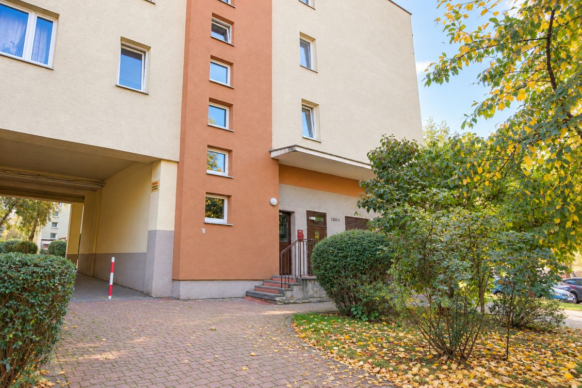 Warszawa · ul. gen. Romana Abrahama — 14