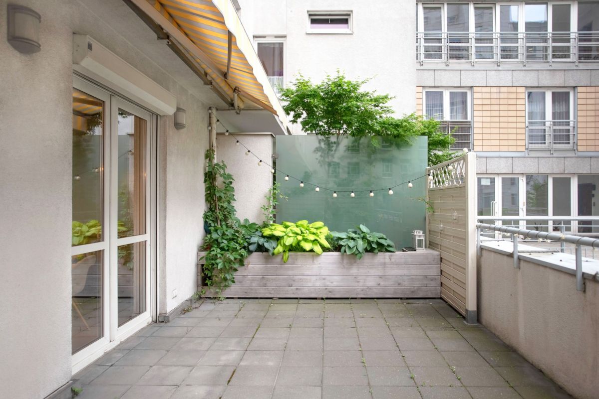 Warszawa · al. Aleja Jana Pawła II — 7