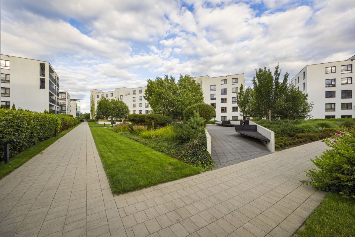 Warszawa · ul. Krzysztofa Kieślowskiego — 25