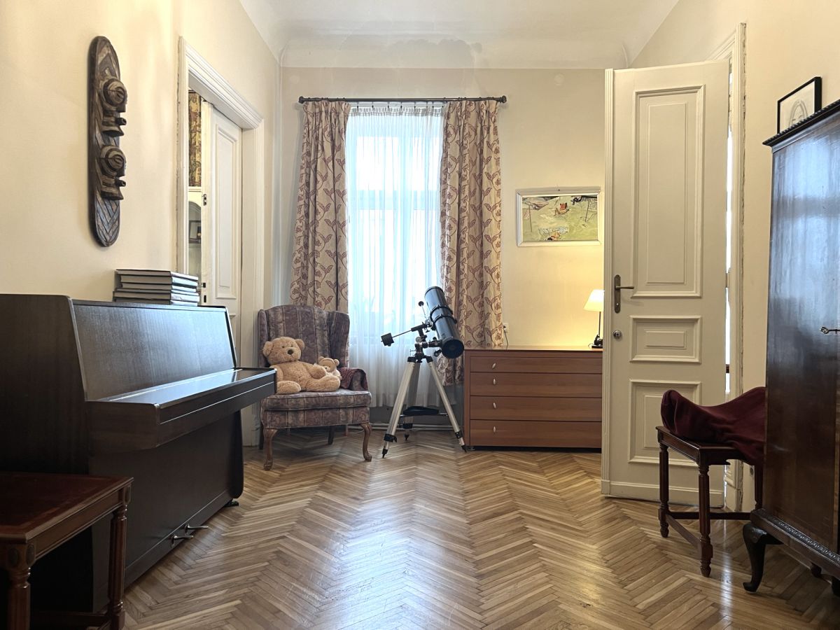 Warszawa · ul. Targowa — 6