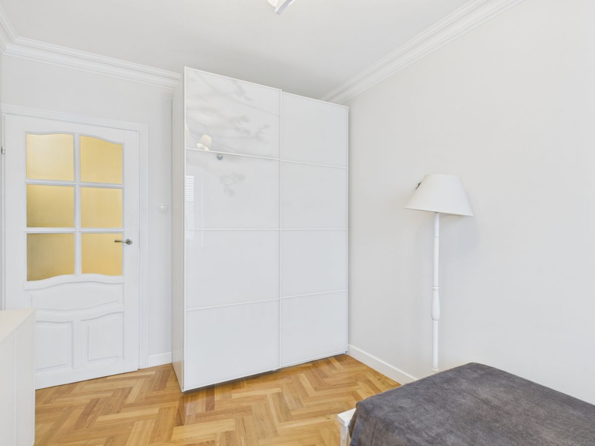 Warszawa · al. Aleja Komisji Edukacji Narodowej — 7