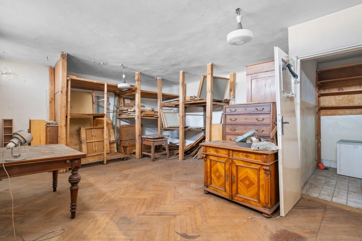 Warszawa · al. Aleje Jerozolimskie — 11