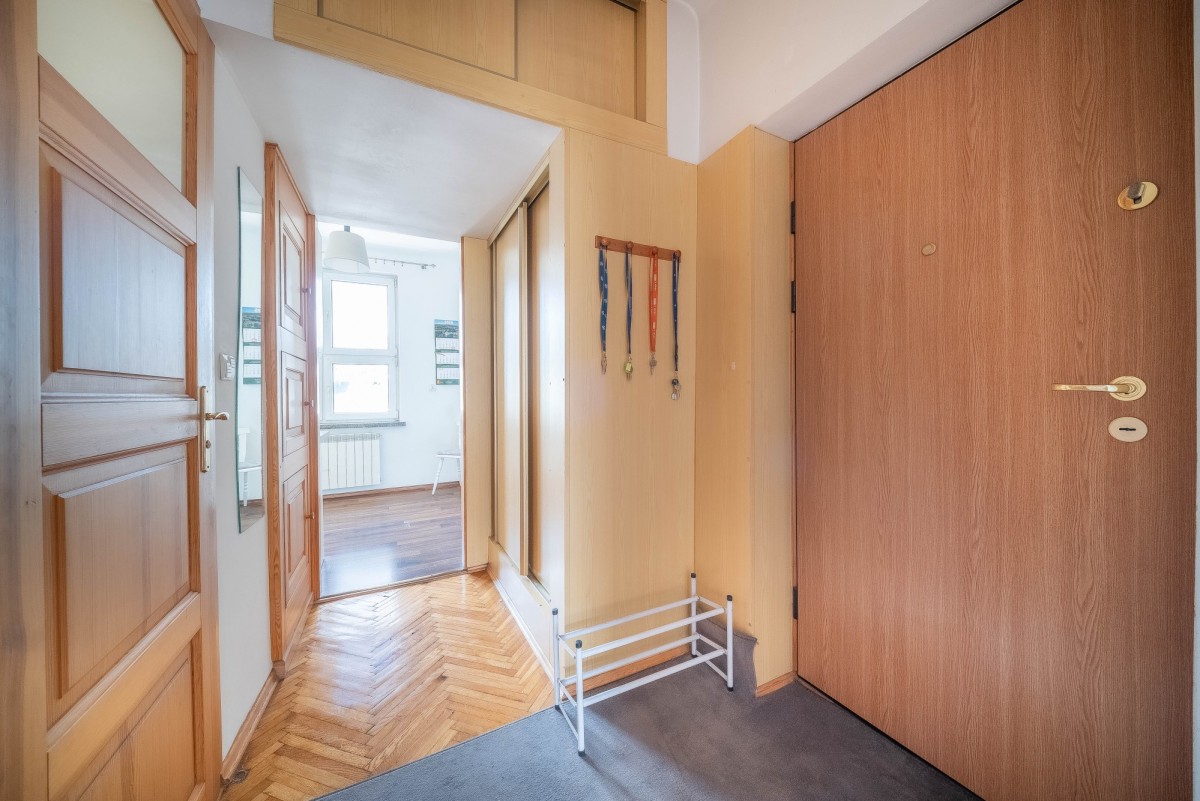 Warszawa · al. Aleja Jerzego Waszyngtona — 10