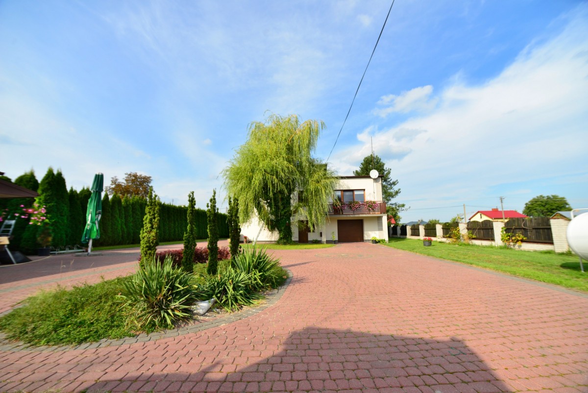 Kampinos · ul. Niepodległości — 12