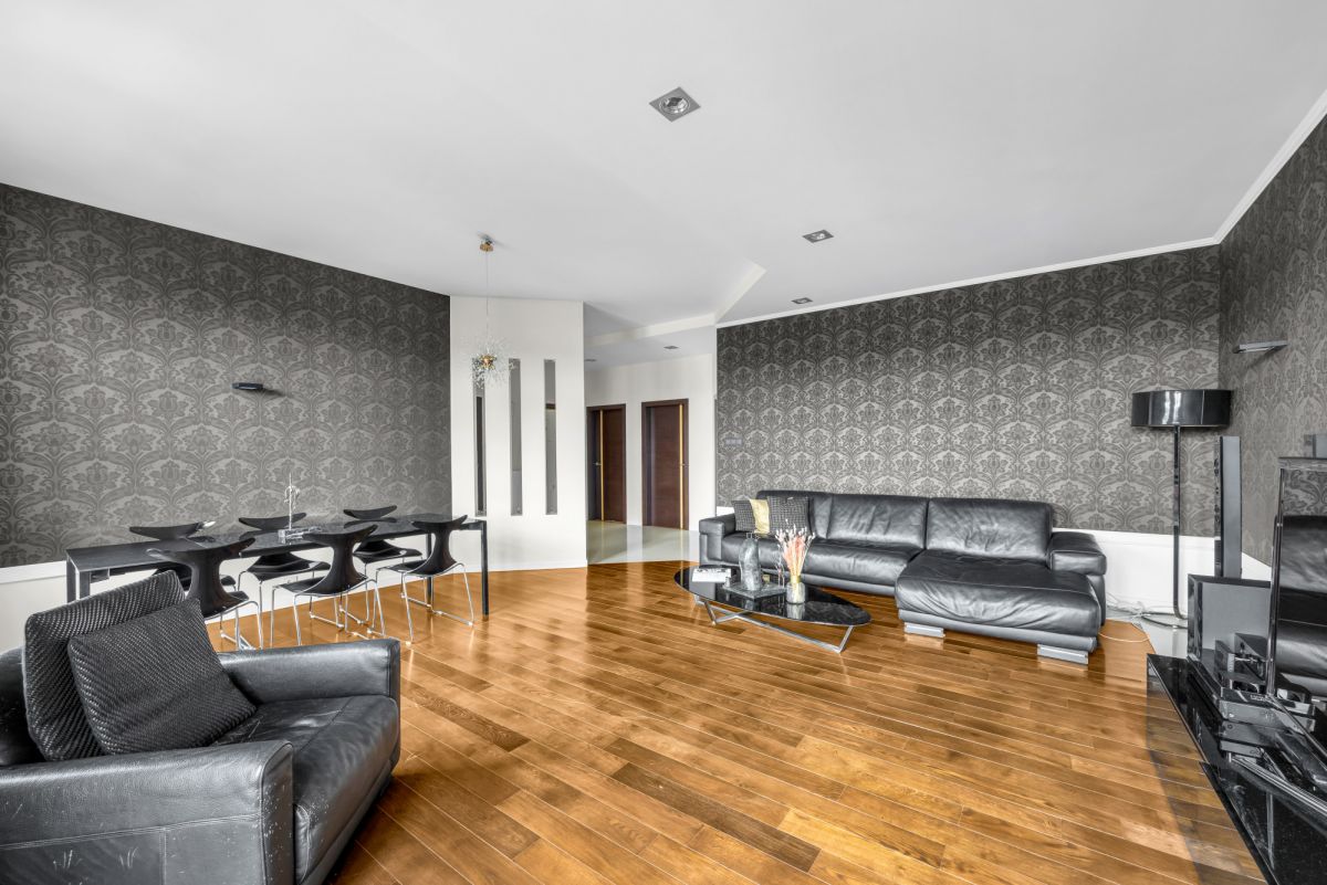 Warszawa · ul. Leszczyny — 7