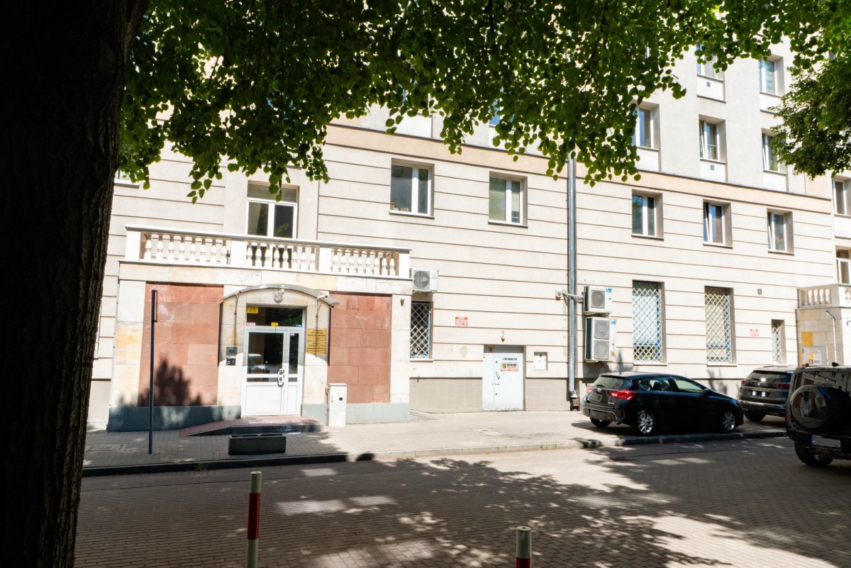 Warszawa · al. Aleja Solidarności — 11