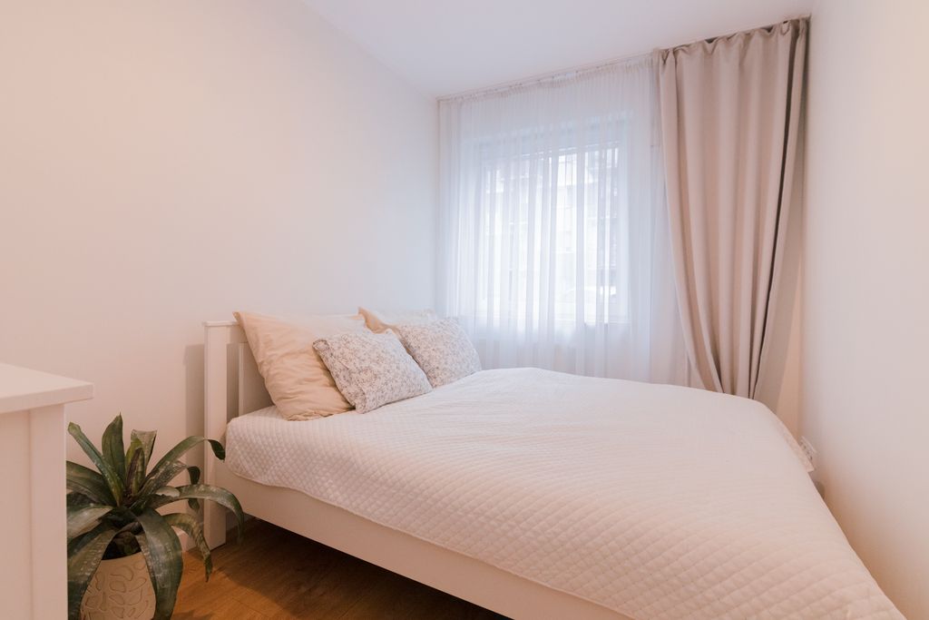 Warszawa · ul. Krzyżówki — 10