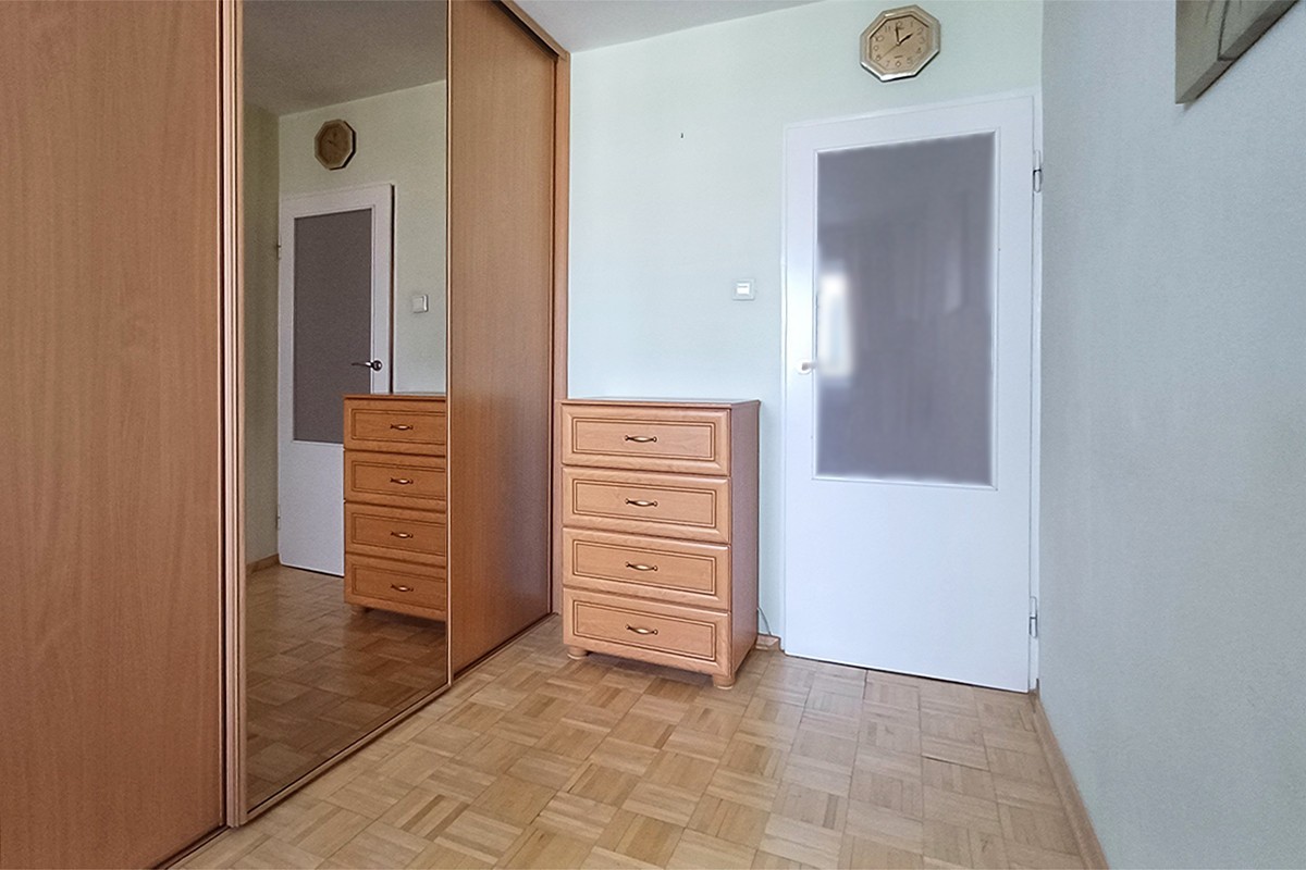 Warszawa · al. Aleje Jerozolimskie — 8