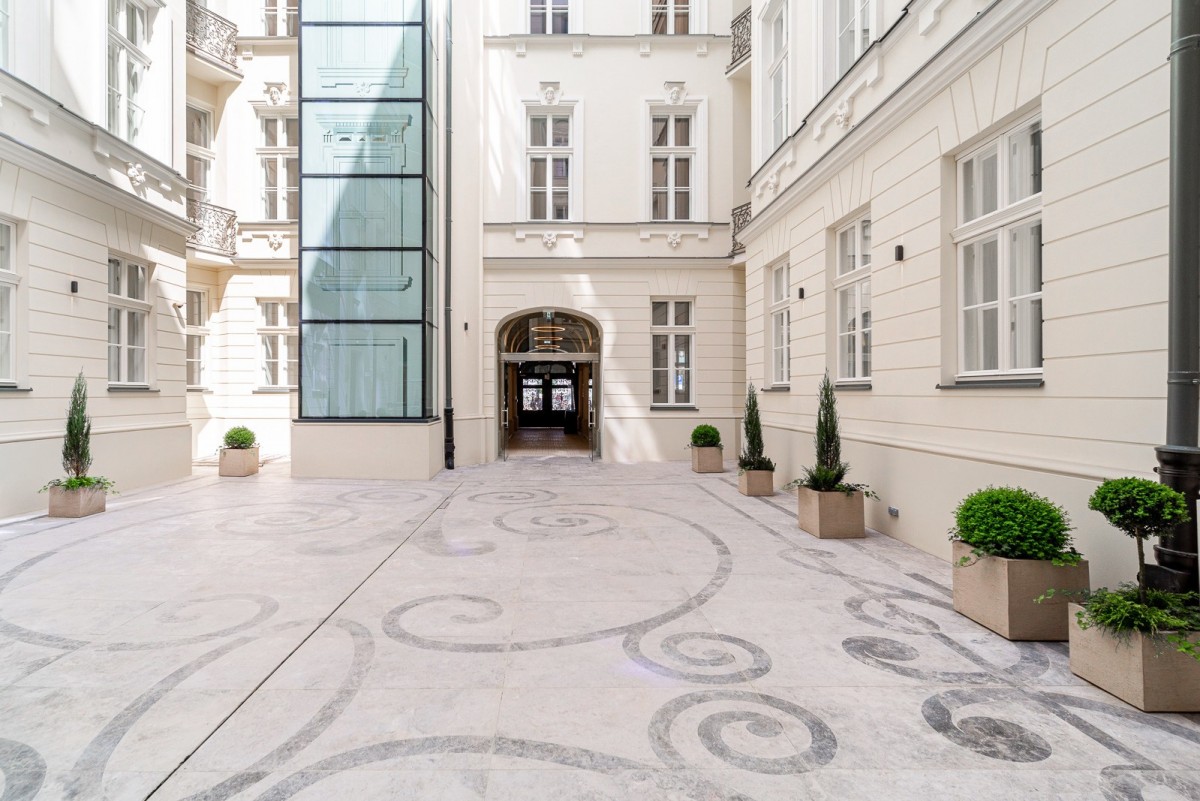 Warszawa · ul. Foksal — 10