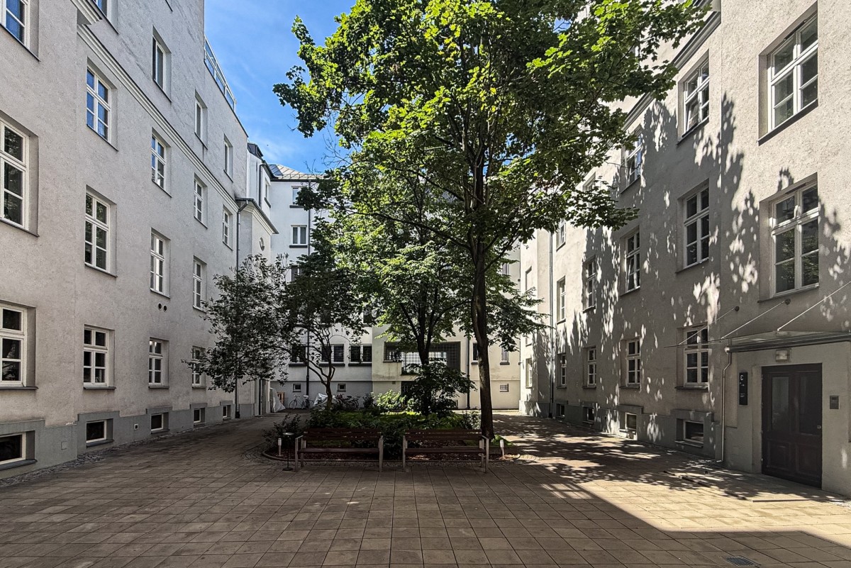 Warszawa · ul. Poznańska — 18