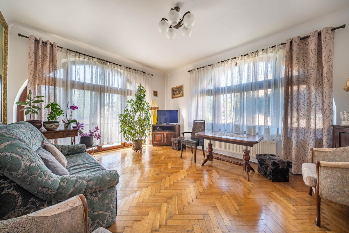 Warszawa · ul. ks. Juliana Chrościckiego — 5