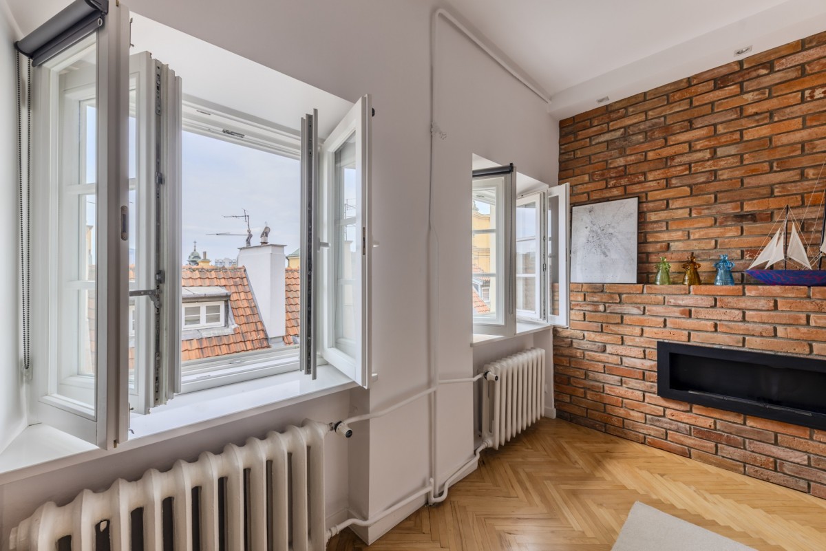 Warszawa · ul. Świętojańska — 5