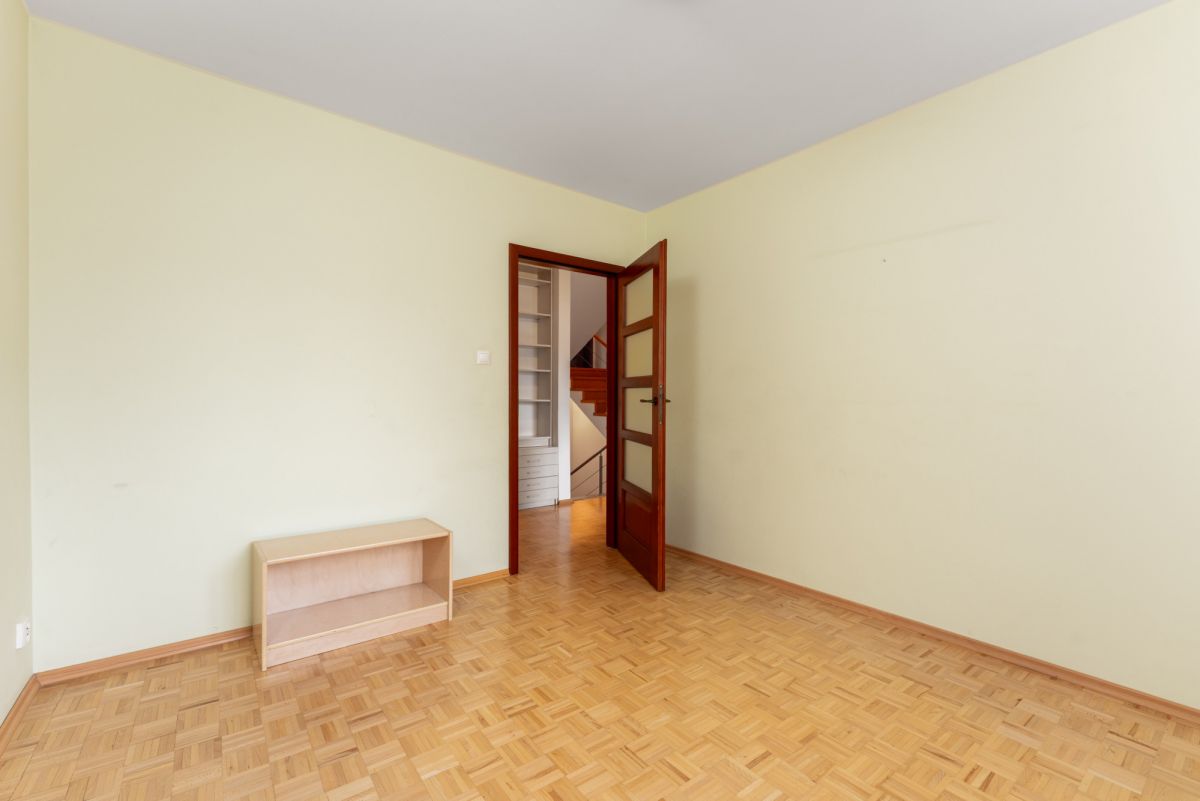 Warszawa · ul. Migdałowa — 12