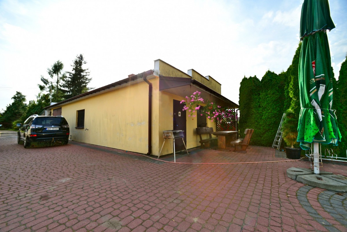 Kampinos · ul. Niepodległości — 14