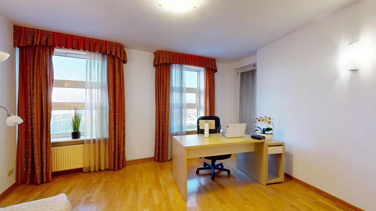 Warszawa · al. Aleja Jana Pawła II — 8