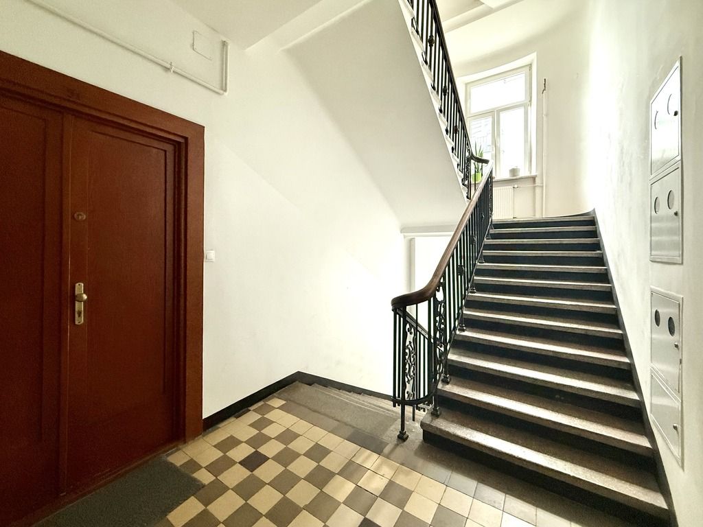 Warszawa · ul. Ludna — 11