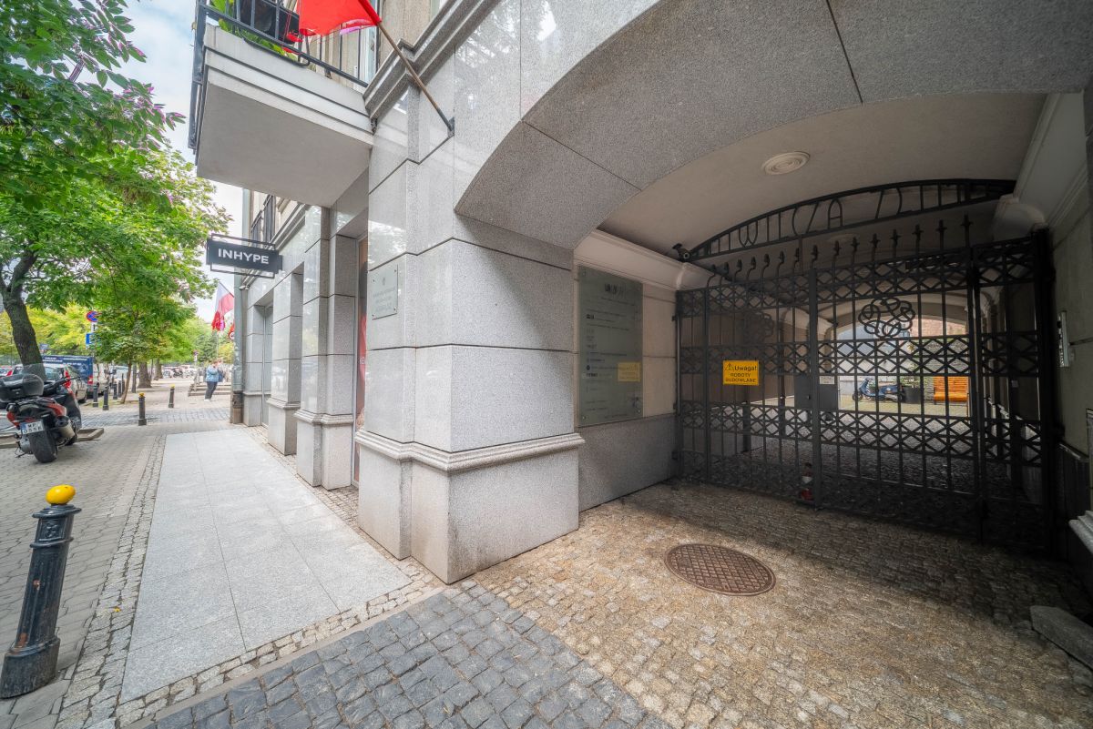 Warszawa · ul. Wilcza — 21