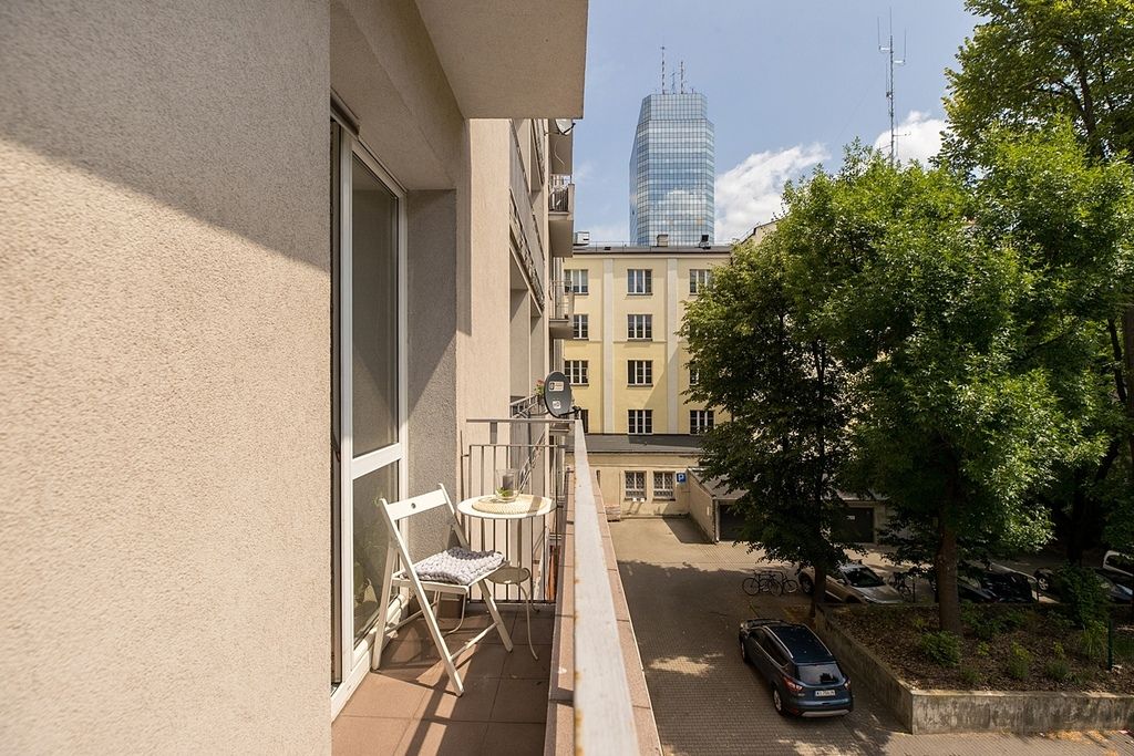 Warszawa · al. Aleja "Solidarności" — 8