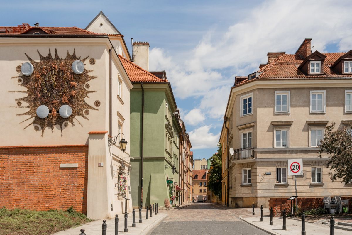 Warszawa · ul. Świętojańska — 20