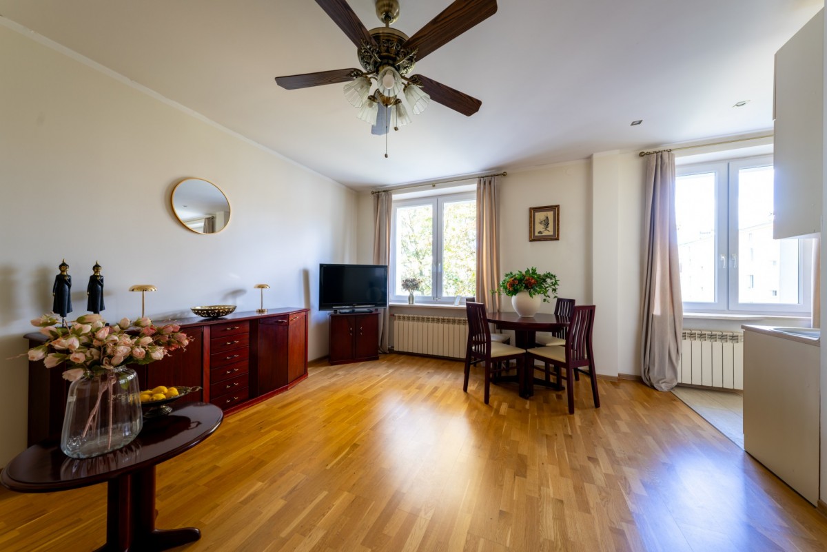 Warszawa · ul. Białobrzeska — 12