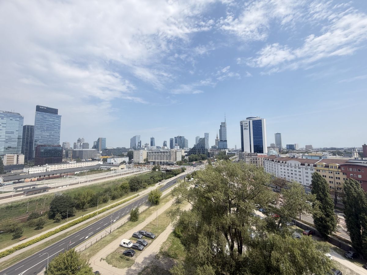 Warszawa · al. Aleje Jerozolimskie — 8
