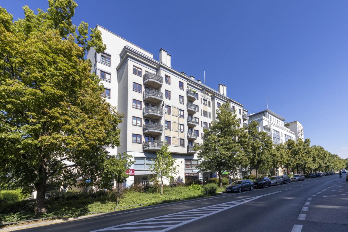 Warszawa · pl. Plac Przymierza — 17