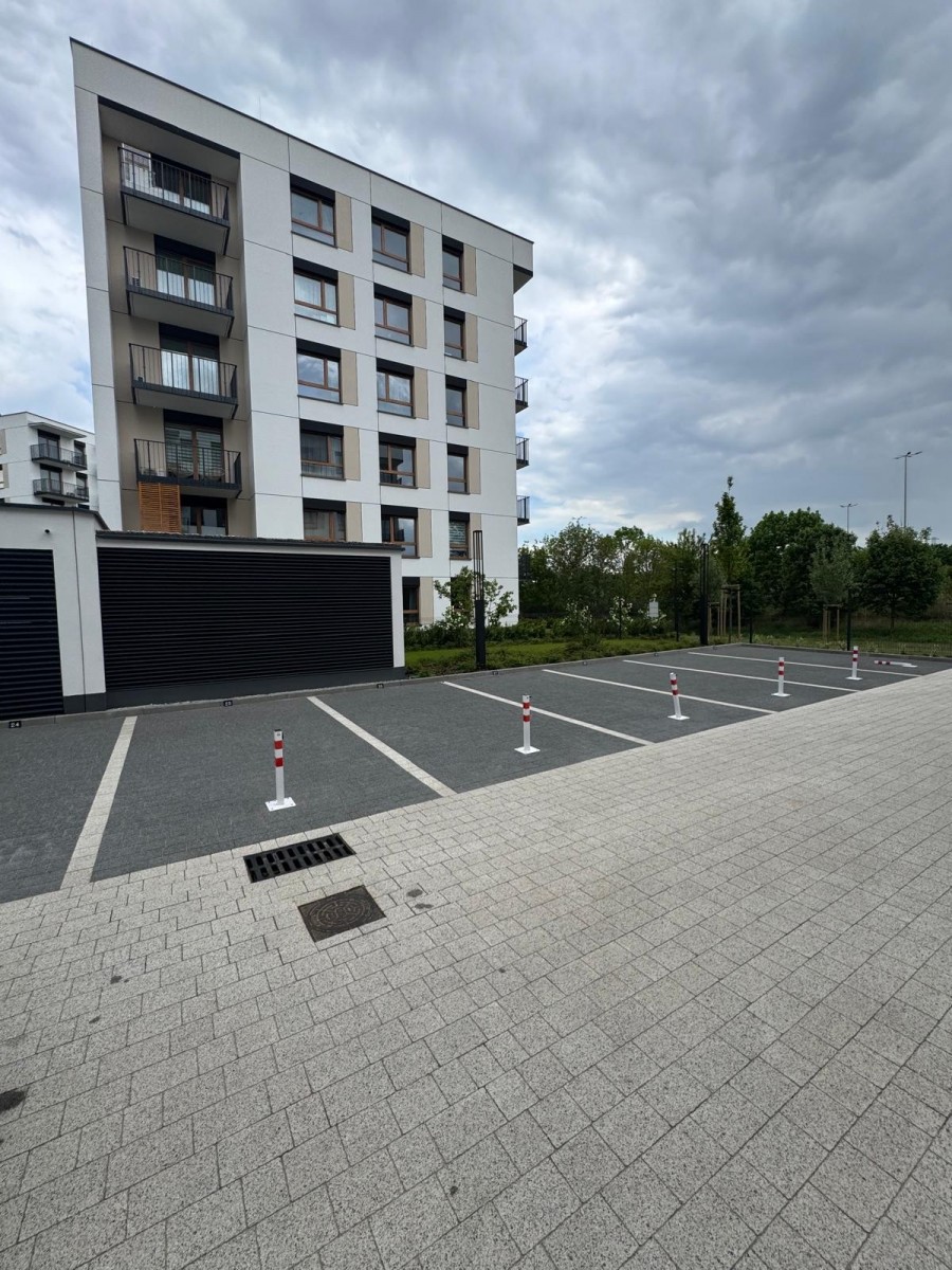 Warszawa · al. Aleja Polski Walczącej — 8