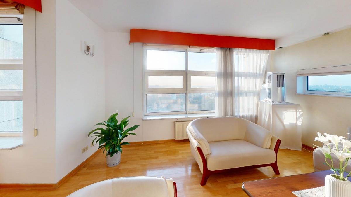 Warszawa · al. Aleja Jana Pawła II — 4