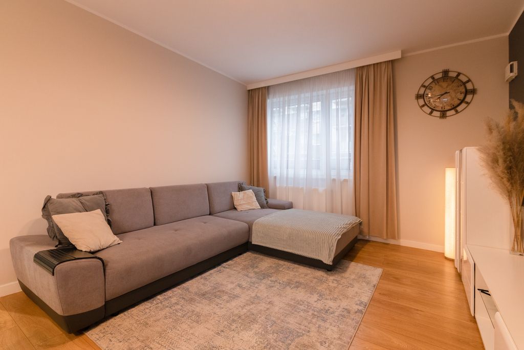 Warszawa · ul. Krzyżówki — 7