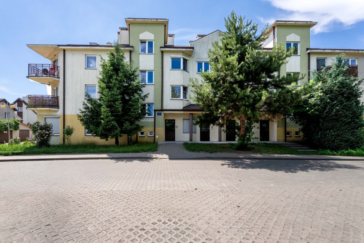 Warszawa · ul. Syta — 17