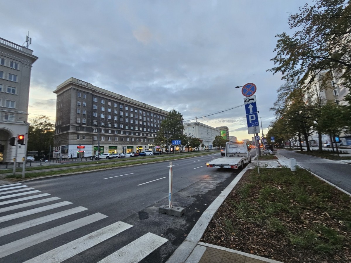 Warszawa · al. Aleja Jana Pawła II — 11