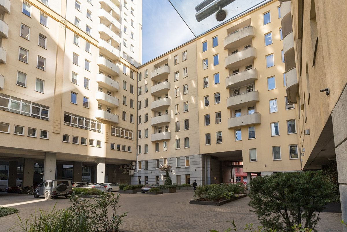 Warszawa · ul. Żelazna — 11