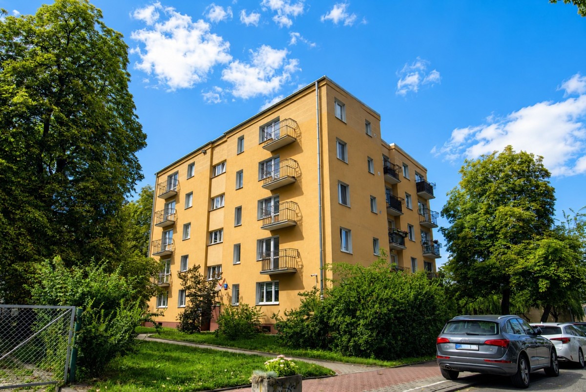 Warszawa · ul. Sanocka — 15