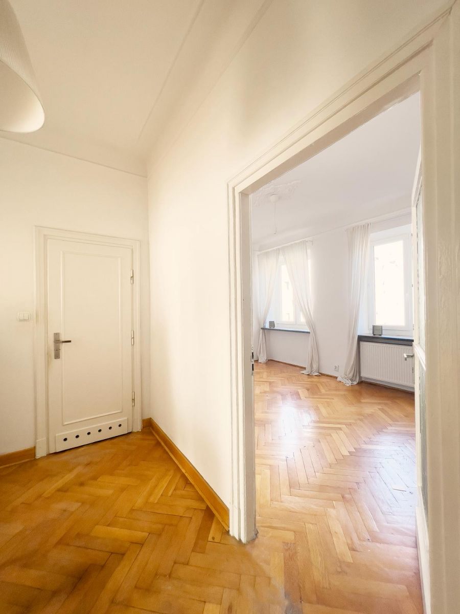 Warszawa · ul. Piękna — 4