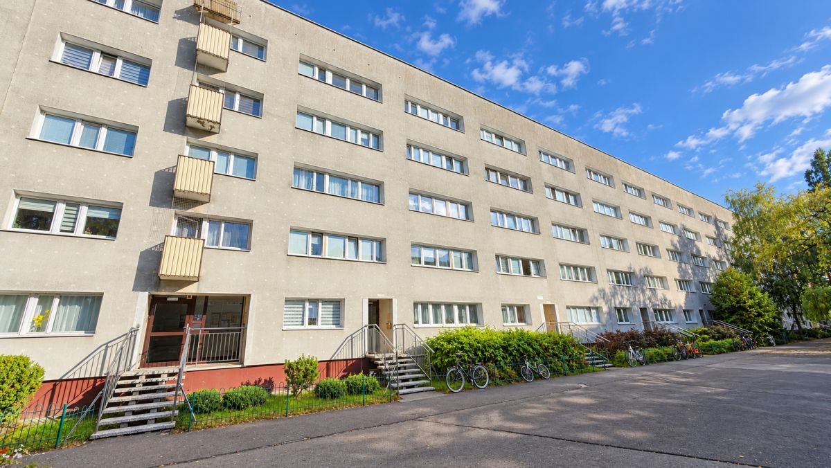 Warszawa · ul. Starej Baśni — 27