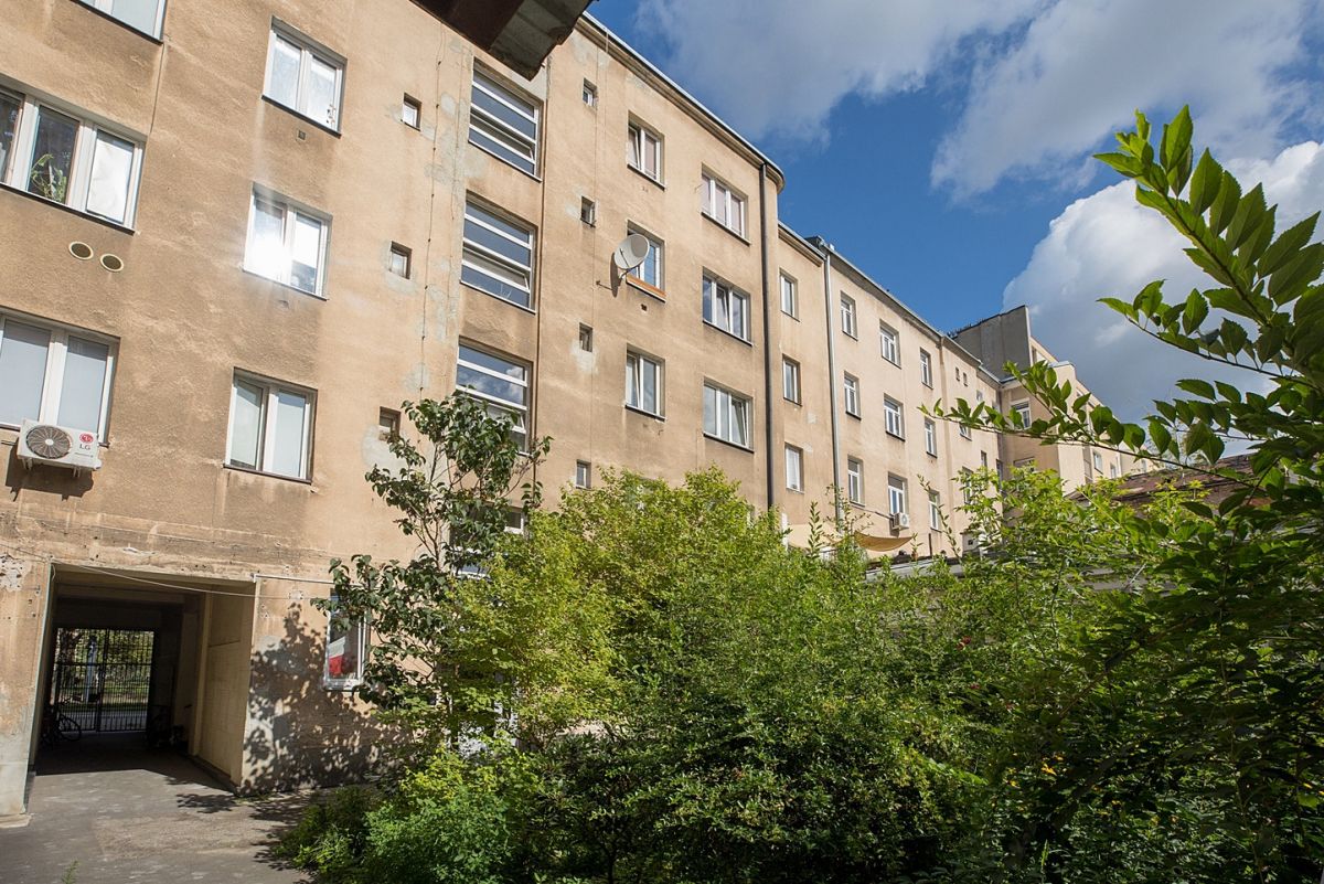 Warszawa · ul. 11 Listopada — 22