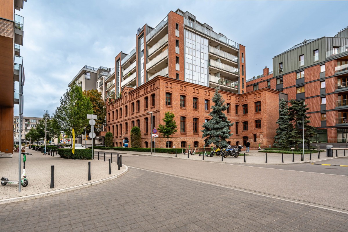 Warszawa · ul. Krowia — 30