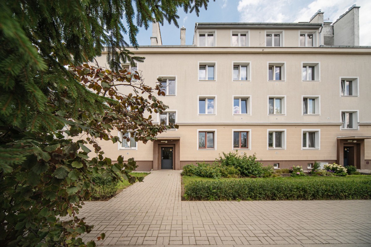 Warszawa · ul. Oliwska — 15