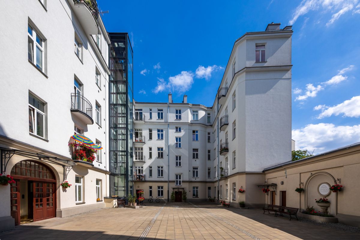 Warszawa · ul. Ludna — 12