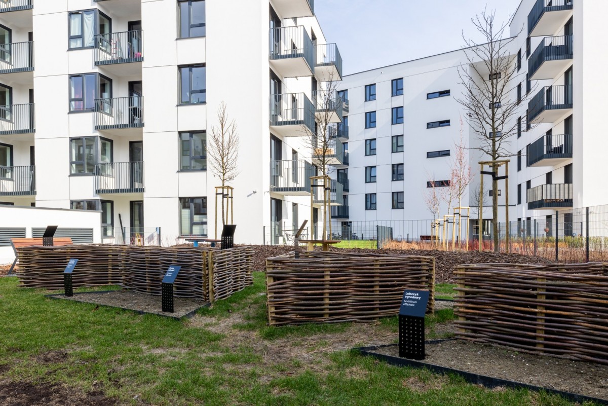 Warszawa · al. Aleje Jerozolimskie — 8