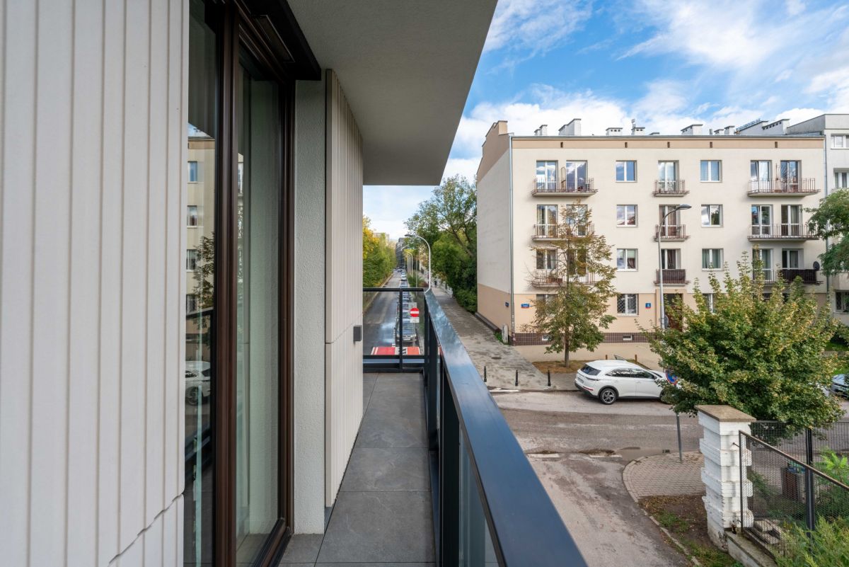 Warszawa · ul. Iwicka — 16