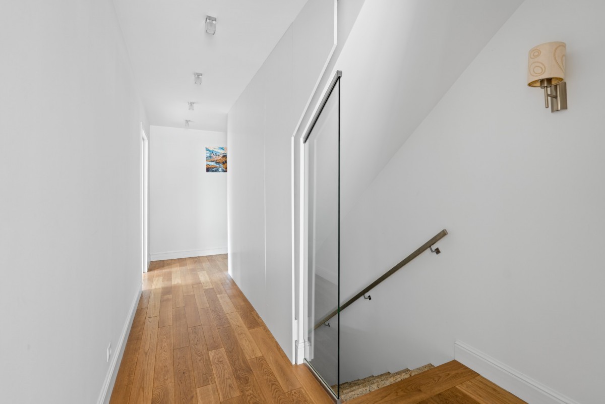 Warszawa · ul. Algierska — 11