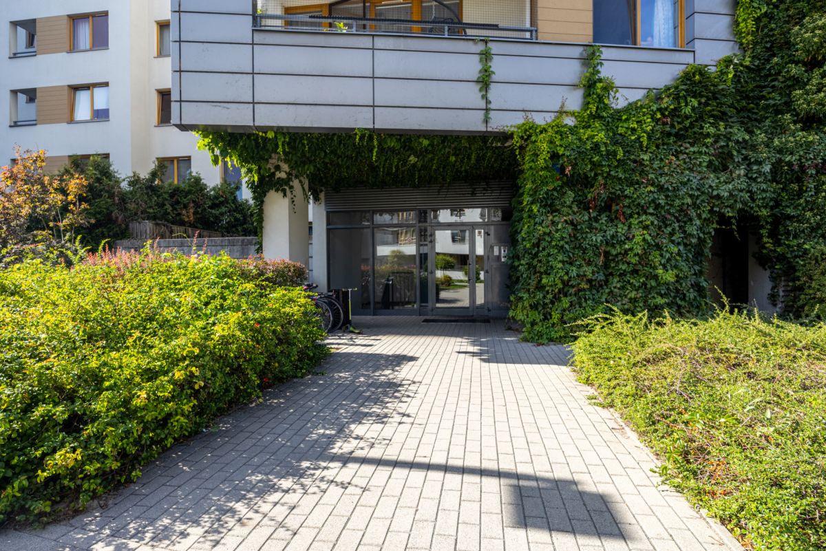 Warszawa · ul. Obrzeżna — 17