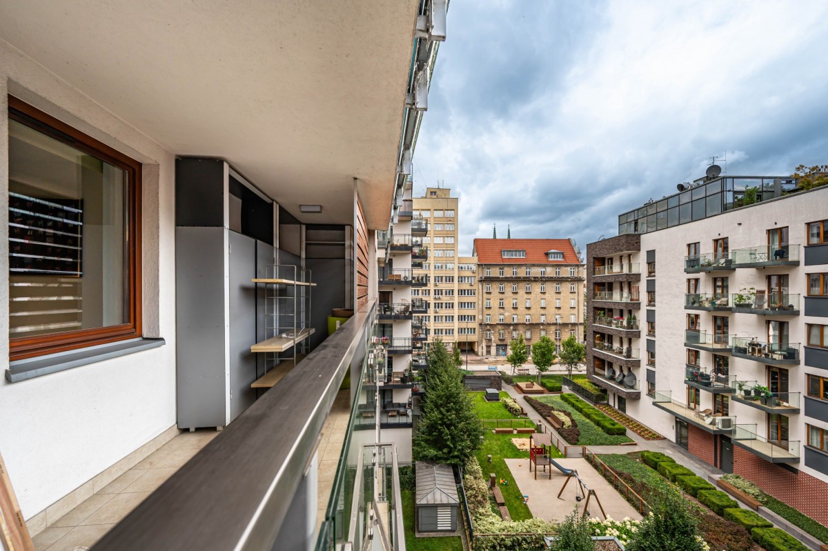 Warszawa · ul. Krowia — 22