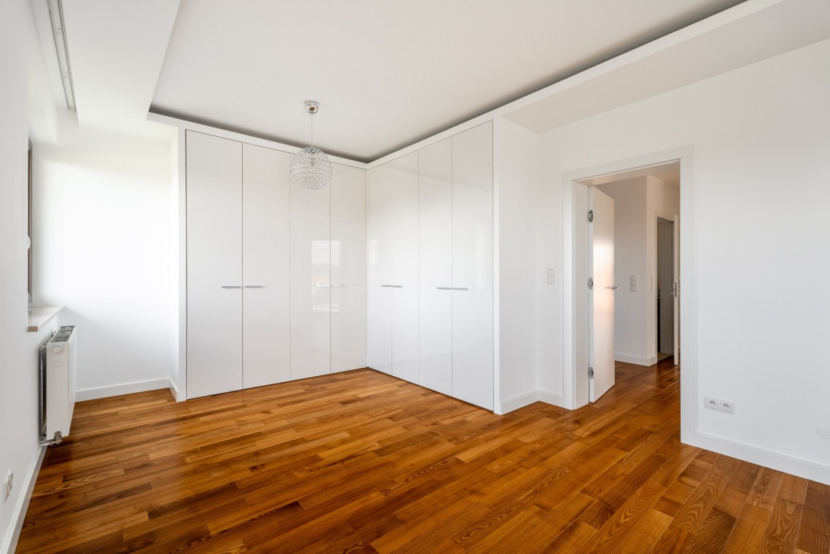 Warszawa · ul. Starodawna — 16