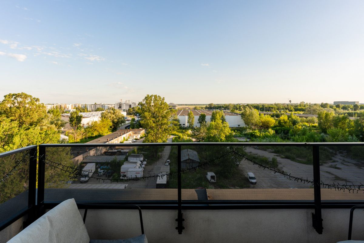 Warszawa · ul. Komputerowa — 32
