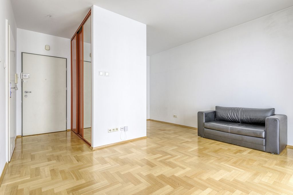 Warszawa · ul. Dzika — 8