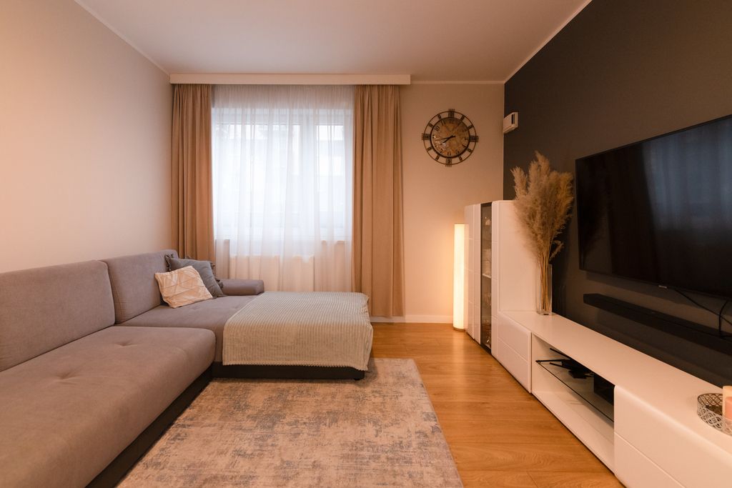 Warszawa · ul. Krzyżówki — 6